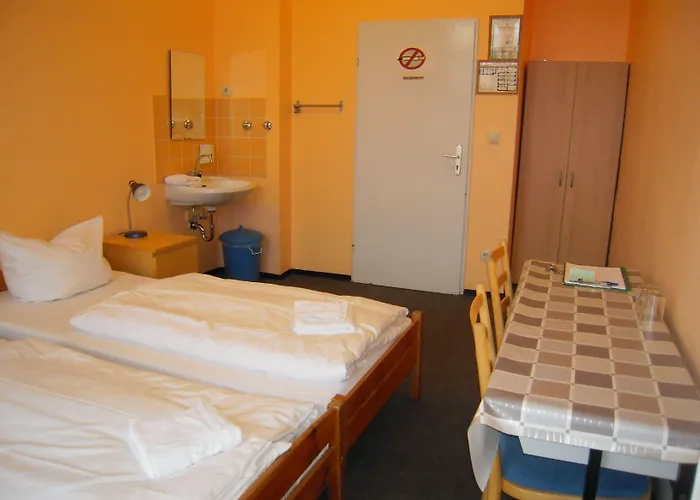 Happy Go Lucky Hotel + Hostel Berliini