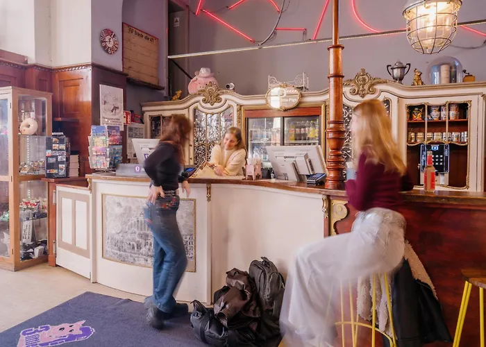 Three Little Pigs Hostel - Your Berlin Castle